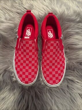 Vans youth Slip-On Checkerboard Sneakers in Red